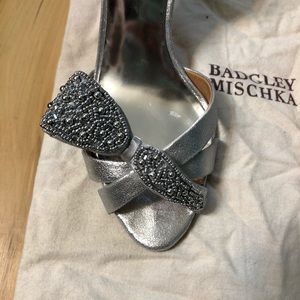 Badgley Mischka silver beaded bow pumps